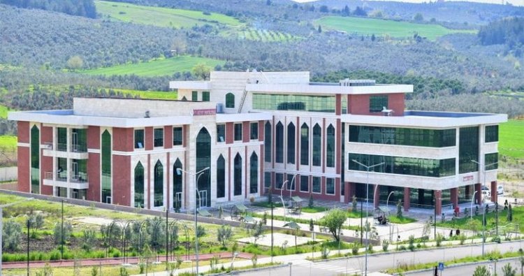 Bilgi ve iletişim teknolojileri (BİT) ile ekonomik büyüme arasındaki ilişki: Türkiye için ekonometrik bir analiz