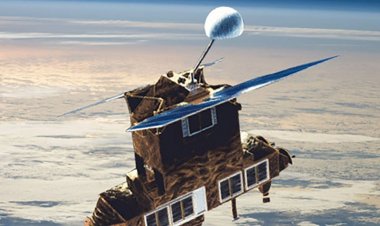 NASA uydusu atmosfere girerken yandı