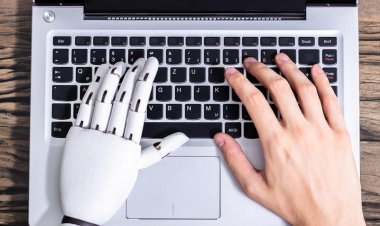 Gazetecilere kapı göründü: Ünlü medya şirketlerinden yapay zekaya editörlük