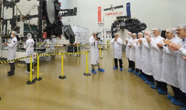 Türkiye'nin İlk Yerli ve Milli Haberleşme Uydusu TÜRKSAT 6a'nın Güneş Panelleri Açılım Testleri Başarıyla Tamamlandı