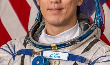 NASA Astronaut to Answer Questions from Students in California