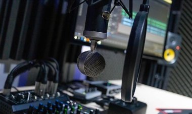 Yeni medya biçimleri ortaya çıksa da radyo, geniş dinleyici kitlelerine ulaşıyor