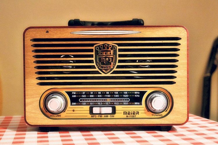 RTÜK'ün araştırmasına göre, Türkiye'de günlük radyo dinleme süresi 1 saat 40 dakika